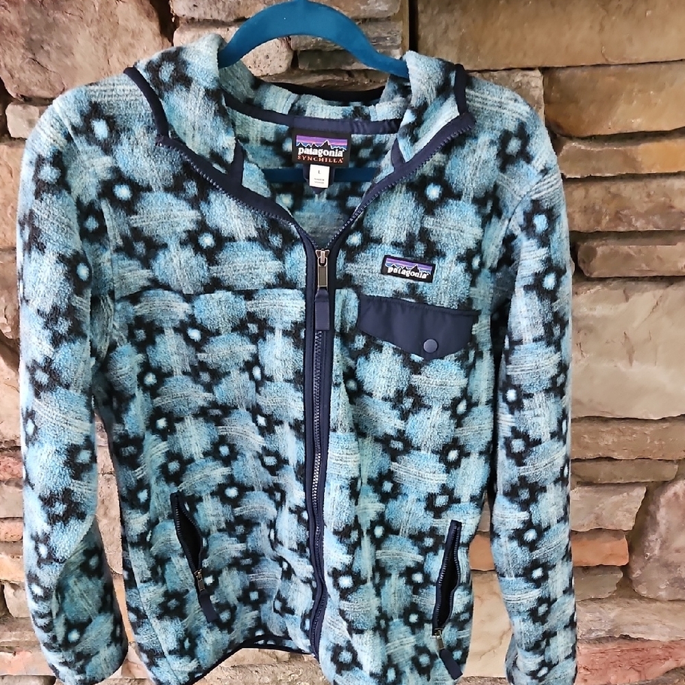 Women's Vintage Patagonia Teal and Navy Patterned Fleece Jacket